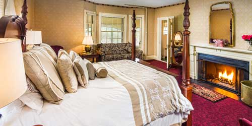 Deluxe Room - Stonehurst Manor - North Conway, NH