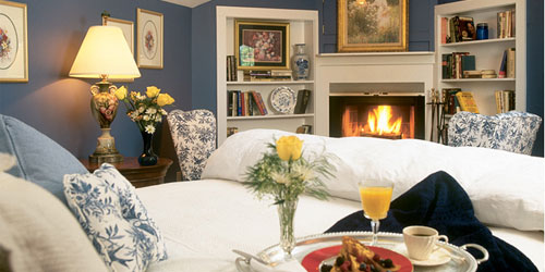 Manor on Golden Pond Avon Room 500x250 - Distinctive Inns of New England