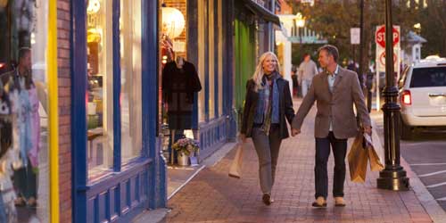 shoppers in downtown Portsmouth-credit-NH Division of Travel and Tourism Development