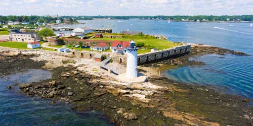 Lighthouses intro graf Portsmouth Harbor Lighthouse and Fort