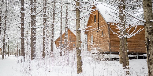 Winter Cabin Side View - Huttopia White Mountains - Albany, NH